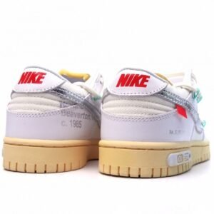 【AT1579】Off-White™ x Nike SB Dunk 再び、VIRGIL ABLOHデザイナーの独立ブランドOff-White™とNikeのコラボレーション、SB Dunk Low Lot"The 33/50"ダンクシリーズのローカットクラシックで万能なカジュアルスポーツシューズです。