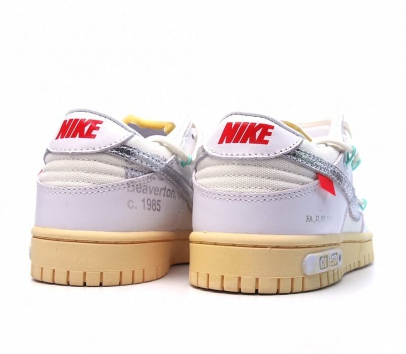 【AT1579】Off-White™ x Nike SB Dunk 再び、VIRGIL ABLOHデザイナーの独立ブランドOff-White™とNikeのコラボレーション、SB Dunk Low Lot"The 33/50"ダンクシリーズのローカットクラシックで万能なカジュアルスポーツシューズです。