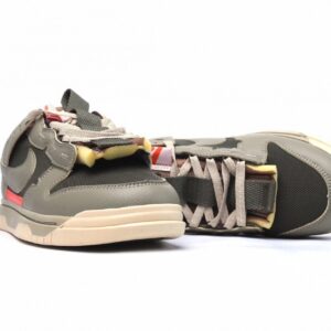 【AT1582】Off-White™ x Futura x Nike SB Dunk"Pine Green" VIRGIL ABLOHの独立ブランドOff-White™ x Futura x Nike SB Dunk "Pine Green"は、登山やアウトドアの機能的要素を取り入れたデザインです。