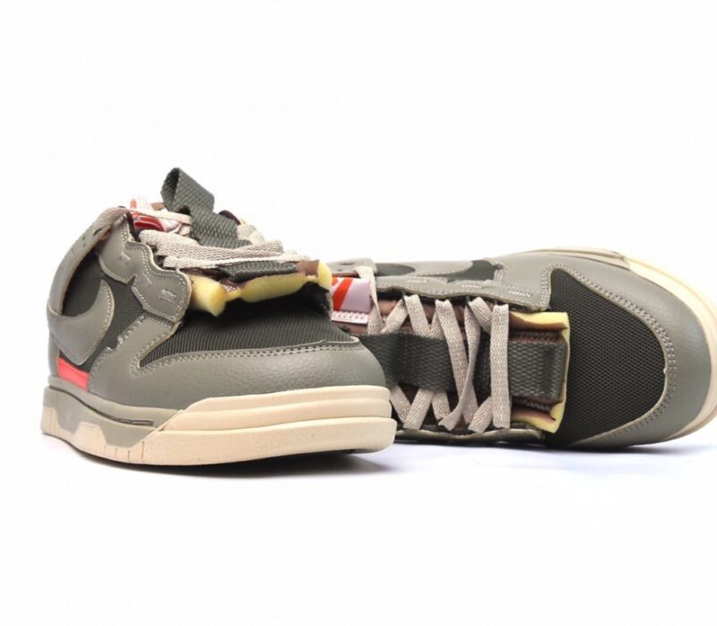 【AT1582】Off-White™ x Futura x Nike SB Dunk"Pine Green" VIRGIL ABLOHの独立ブランドOff-White™ x Futura x Nike SB Dunk "Pine Green"は、登山やアウトドアの機能的要素を取り入れたデザインです。