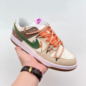 【AT1584】Nike SB Dunk Low GS "Black Grey" dunk Nike/ナイキ男女シューズのハーフサイズシステム、更新されたデータナロウトゥ形状、柔らかい牛スウェード素材を採用したシューズアッパー素材、EVAクッション材とバックグルーを埋め込んだインソール、アウトソールに繊細な耐摩耗ゴムを採用。