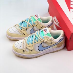 【AT1585】Nike SB Dunk Low GS"Black Grey" Nike/ナイキ 男女用シューズのサイズはハーフサイズで、アップデートされたデータは細身でつま先が尖ったデザインです。柔らかい牛剖皮革のアッパーマテリアルを使用し、インソールにはEVAクッション素材とバックグルーを埋め込んでいます。アウトソールにはつま先が尖った摩耗に強いラバーが使用されています。