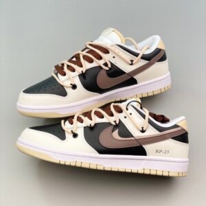 【AT1586】Nike SB Dunk Low GS"Black Grey" ナイキのメンズとレディースの靴は半サイズで、データ更新された細めで翘めた形状です。柔らかい牛皮革のアッパーマテリアルを使用し、インソールにはEVAクッション素材とバックグラスを採用し、アウトソールには翘めたつま先と耐摩耗性のあるラバー素材を使用しています。