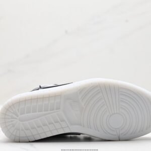 【AT1587】Off-White™のディストーションスタイルを取り入れた、Nike SB Dunk Low "Milk White/Pink/Smile" ダンクシリーズのローカットカジュアルスケートボードシューズ