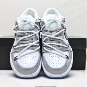 【AT1588】Off-White™のデコンストラクションのカスタム、Nike SB Dunk Low "Milk White/Pink/Smile" ダンクシリーズのローカットスケートボードスニーカー