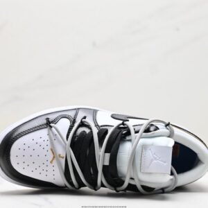 【AT1589】オリジナルの靴型をアップグレードし、柔らかいリッチグレイン牛革を使用した、Off-White™のディストーション風デザインを施したナイキAir Jordan 1 Low"Chinese Style"AJ1。内部にはエアクッションと耐摩耗性のあるラバーソールが内蔵されています。