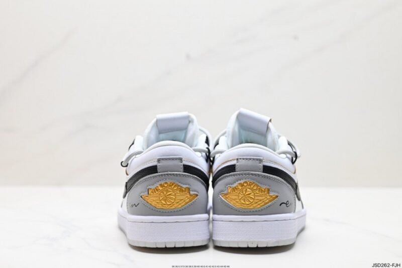 【AT1589】オリジナルの靴型をアップグレードし、柔らかいリッチグレイン牛革を使用した、Off-White™のディストーション風デザインを施したナイキAir Jordan 1 Low"Chinese Style"AJ1。内部にはエアクッションと耐摩耗性のあるラバーソールが内蔵されています。