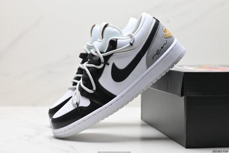 【AT1589】オリジナルの靴型をアップグレードし、柔らかいリッチグレイン牛革を使用した、Off-White™のディストーション風デザインを施したナイキAir Jordan 1 Low"Chinese Style"AJ1。内部にはエアクッションと耐摩耗性のあるラバーソールが内蔵されています。