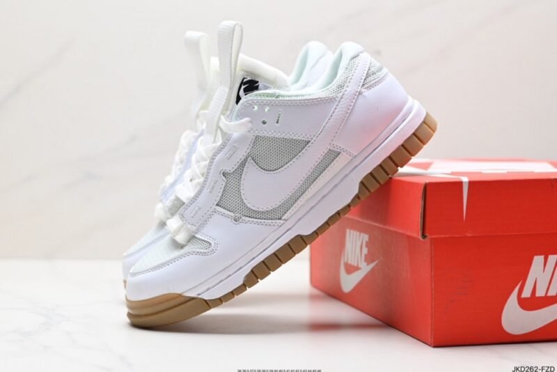 【AT1590】登山やアウトドアの機能要素を取り入れた、VIRGIL ABLOHデザイナーの独立ブランドOff-White™ x Futura x Nike SB Dunk Pine Green OWコラボシリーズのローカットクラシックで万能なカジュアルスポーツシューズ。