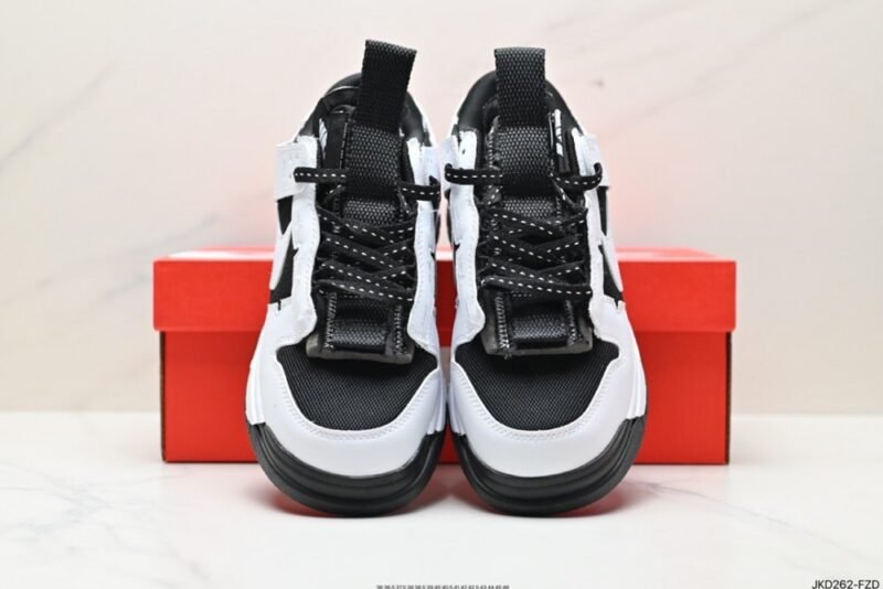 【AT1591】Off-White™ x Futura x Nike SB DunkPine Green OW 登山やアウトドアの機能要素を取り入れた、デザイナーVIRGIL ABLOHの独立ブランドOff-White™ x Futura x Nike SB Dunk Pine Green OW。