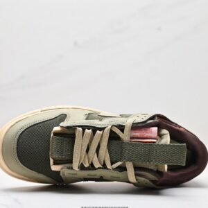 【AT1593】Off-White™ x Futura x Nike SB DunkPine Green OW 山登りやアウトドアの機能要素を取り入れた、VIRGIL ABLOHデザイナーの独立ブランドOff-White™ x Futura x Nike SB Dunk Pine Green OW.