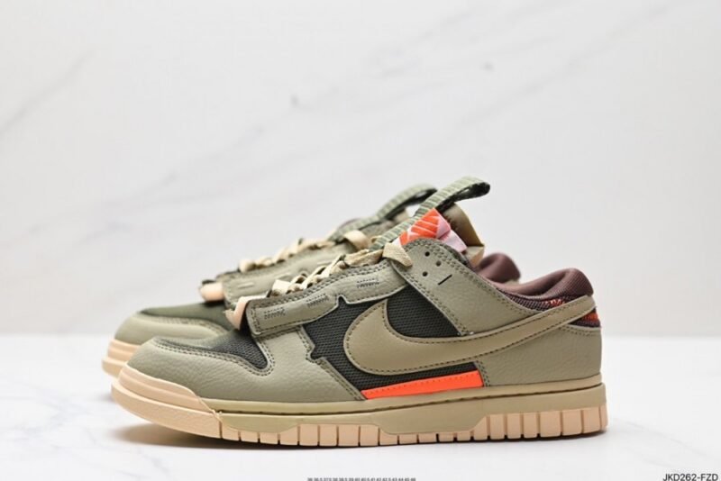 【AT1593】Off-White™ x Futura x Nike SB DunkPine Green OW 山登りやアウトドアの機能要素を取り入れた、VIRGIL ABLOHデザイナーの独立ブランドOff-White™ x Futura x Nike SB Dunk Pine Green OW.