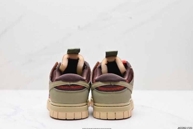 【AT1593】Off-White™ x Futura x Nike SB DunkPine Green OW 山登りやアウトドアの機能要素を取り入れた、VIRGIL ABLOHデザイナーの独立ブランドOff-White™ x Futura x Nike SB Dunk Pine Green OW.