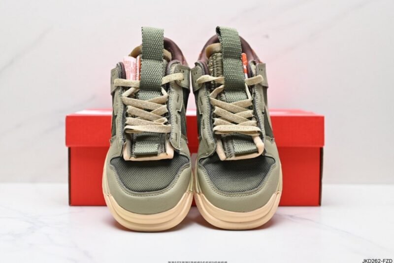 【AT1593】Off-White™ x Futura x Nike SB DunkPine Green OW 山登りやアウトドアの機能要素を取り入れた、VIRGIL ABLOHデザイナーの独立ブランドOff-White™ x Futura x Nike SB Dunk Pine Green OW.