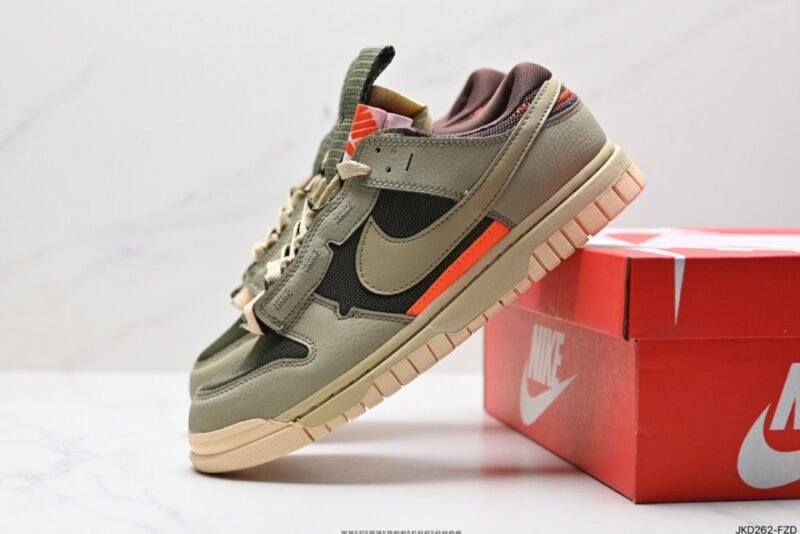 【AT1593】Off-White™ x Futura x Nike SB DunkPine Green OW 山登りやアウトドアの機能要素を取り入れた、VIRGIL ABLOHデザイナーの独立ブランドOff-White™ x Futura x Nike SB Dunk Pine Green OW.