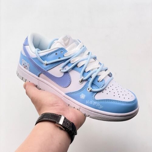 【AT1594】Off-White™のデコンストラクト風カスタム、Nike SB Dunk Low”Milk White/Pink/Smile“ダンクシリーズのローカットカジュアルスケートボードシューズ