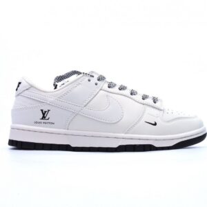 【AT2691】Nike Dunk Low x LV ナイキNKダンクローLVルイ・ヴィトン周年高級カスタムローカットカジュアルスニーカー海外公式同時発売、靴底側面にはLouis Vuittonブランドが埋め込まれ、靴箱には手描きの青い金文字があり、コレクション価値があります。