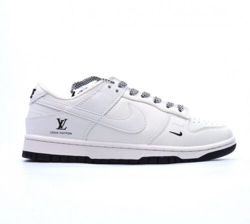 【AT2691】Nike Dunk Low x LV ナイキNKダンクローLVルイ・ヴィトン周年高級カスタムローカットカジュアルスニーカー海外公式同時発売、靴底側面にはLouis Vuittonブランドが埋め込まれ、靴箱には手描きの青い金文字があり、コレクション価値があります。