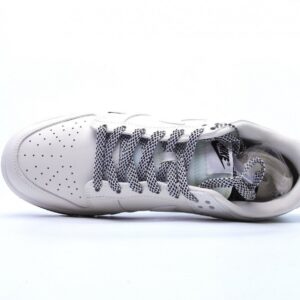 【AT2691】Nike Dunk Low x LV ナイキNKダンクローLVルイ・ヴィトン周年高級カスタムローカットカジュアルスニーカー海外公式同時発売、靴底側面にはLouis Vuittonブランドが埋め込まれ、靴箱には手描きの青い金文字があり、コレクション価値があります。