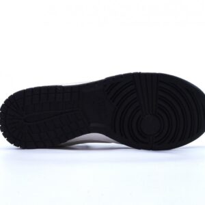 【AT2691】Nike Dunk Low x LV ナイキNKダンクローLVルイ・ヴィトン周年高級カスタムローカットカジュアルスニーカー海外公式同時発売、靴底側面にはLouis Vuittonブランドが埋め込まれ、靴箱には手描きの青い金文字があり、コレクション価値があります。