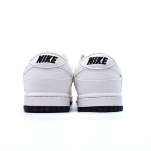 【AT2691】Nike Dunk Low x LV ナイキNKダンクローLVルイ・ヴィトン周年高級カスタムローカットカジュアルスニーカー海外公式同時発売、靴底側面にはLouis Vuittonブランドが埋め込まれ、靴箱には手描きの青い金文字があり、コレクション価値があります。