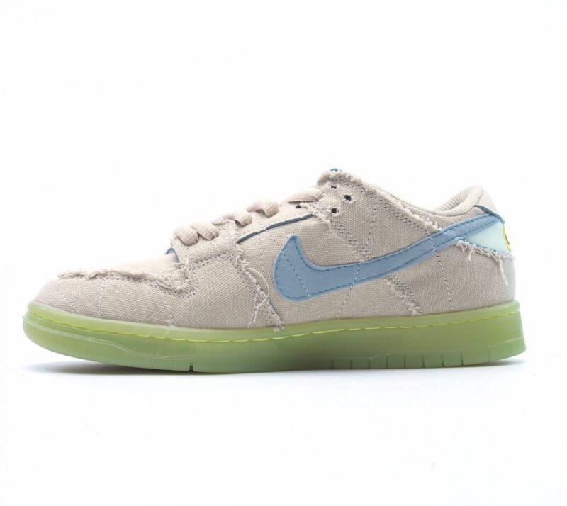 【AT2699】Nike SB Dunk Low "Mummy" 全く新しいNike SB Dunk Low Pro "Mummy"シューズは、耐久性のある厚手の麻布素材を使用しています。