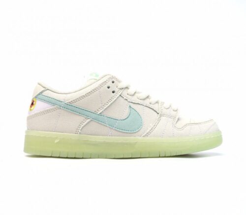 【AT2700】Nike SB Dunk Low "Mummy" ナイキSBダンクロー・ マミーは布製のハイエンドテクスチャーを採用しており、サイドのスウッシュロゴはブルーグリーンのターコイズに似た色合いを持っています。