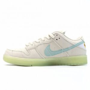 【AT2700】Nike SB Dunk Low "Mummy" ナイキSBダンクロー・ マミーは布製のハイエンドテクスチャーを採用しており、サイドのスウッシュロゴはブルーグリーンのターコイズに似た色合いを持っています。