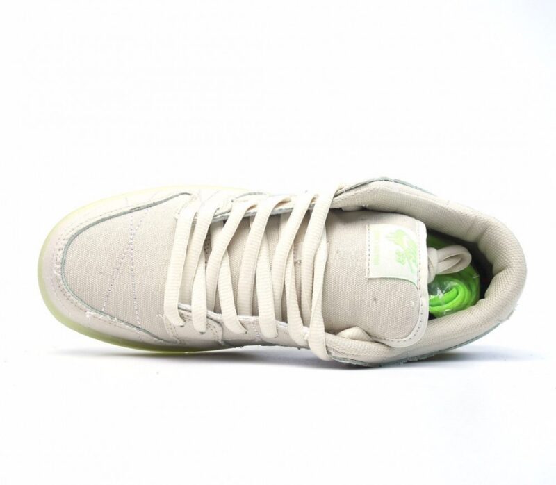 【AT2700】Nike SB Dunk Low "Mummy" ナイキSBダンクロー・ マミーは布製のハイエンドテクスチャーを採用しており、サイドのスウッシュロゴはブルーグリーンのターコイズに似た色合いを持っています。