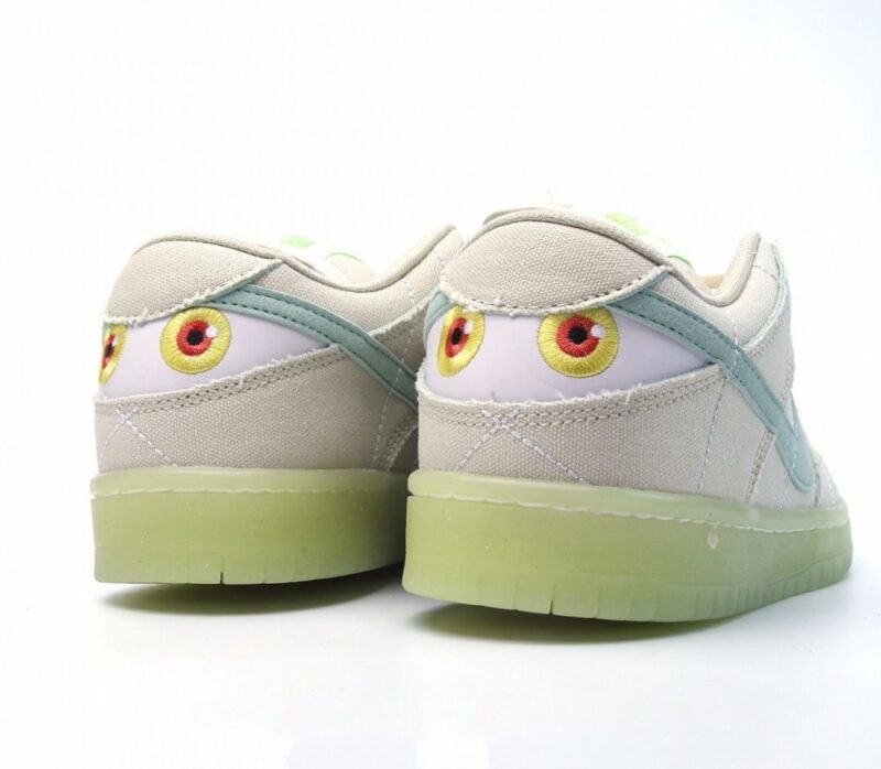 【AT2700】Nike SB Dunk Low "Mummy" ナイキSBダンクロー・ マミーは布製のハイエンドテクスチャーを採用しており、サイドのスウッシュロゴはブルーグリーンのターコイズに似た色合いを持っています。