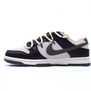 【AT2706】Nike SB Dunk Low ナイキSB ダンク ロー プロは、ヴィンテージのローカットスニーカーです。 スケートボードやカジュアルなスポーツ用にデザインされ、ベルクロストラップが特徴的です。