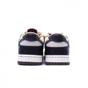 【AT2706】Nike SB Dunk Low ナイキSB ダンク ロー プロは、ヴィンテージのローカットスニーカーです。 スケートボードやカジュアルなスポーツ用にデザインされ、ベルクロストラップが特徴的です。