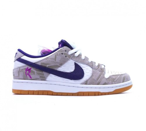 【AT2707】Nike Dunk Low ナイキのダンク・ローSBシリーズは、クラシックで合わせやすいカジュアルスポーツシューズです。厚いシュータンのパディングは快適性を大幅に向上させ、着脱も容易になりました。ミッドソールには柔らかく快適なZoomAirエアクッションが採用され、履いていると足が浮くような感触が得られます。