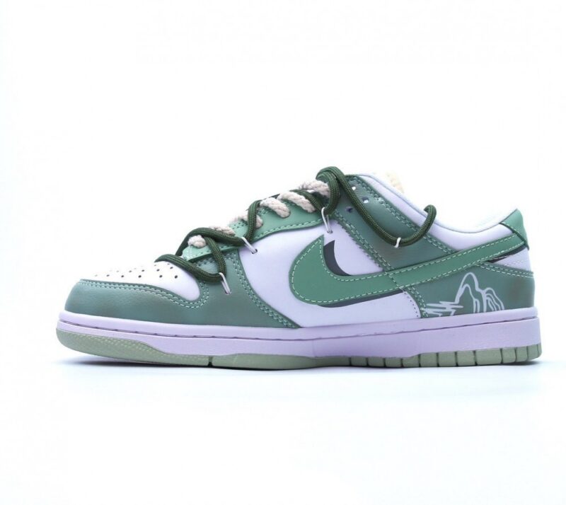 【AT2712】NIKE ダンクSB LOWは、その名の通り、クラシックなダンクの系譜を持ちながら、さらにファッション要素を取り入れたスニーカーです。通常のダンクスケートボードシューズと比較して、改良されたDunk SBは、舌のパディングが厚くなり、快適性が大幅に向上し、着脱もより簡単になりました。