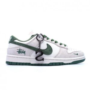 【AT2717】Stussy x Nike Dunk Low は、伝統的な産業的な流れ作業ラインのデザインの制約を打破し、Made by ideasのスーパークリエイティブなコンセプトを掲げ、多くのストリートファッションデザイナーが集結し、最も注目されているトレンドと組み合わせ、ストリートファッション愛好家のためにチャーミングな個性を演出した専用のトレンド製品を作り上げました。