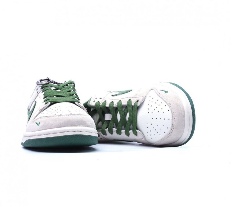 【AT2717】Stussy x Nike Dunk Low は、伝統的な産業的な流れ作業ラインのデザインの制約を打破し、Made by ideasのスーパークリエイティブなコンセプトを掲げ、多くのストリートファッションデザイナーが集結し、最も注目されているトレンドと組み合わせ、ストリートファッション愛好家のためにチャーミングな個性を演出した専用のトレンド製品を作り上げました。
