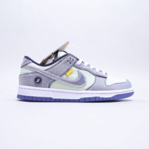 【AT2727】Nike SB Dunk Low "Mummy" ナイキSBダンクロー「ミイラ」グローオールドMUMMY」SBバックボードはファッションカジュアルスニーカーDM0774-111のシューズボディは明るい灰色で表現され、麻布素材でミイラが包まれたようなスタイルが展開され、粗野な毛縁が独特な質感をもたらします。