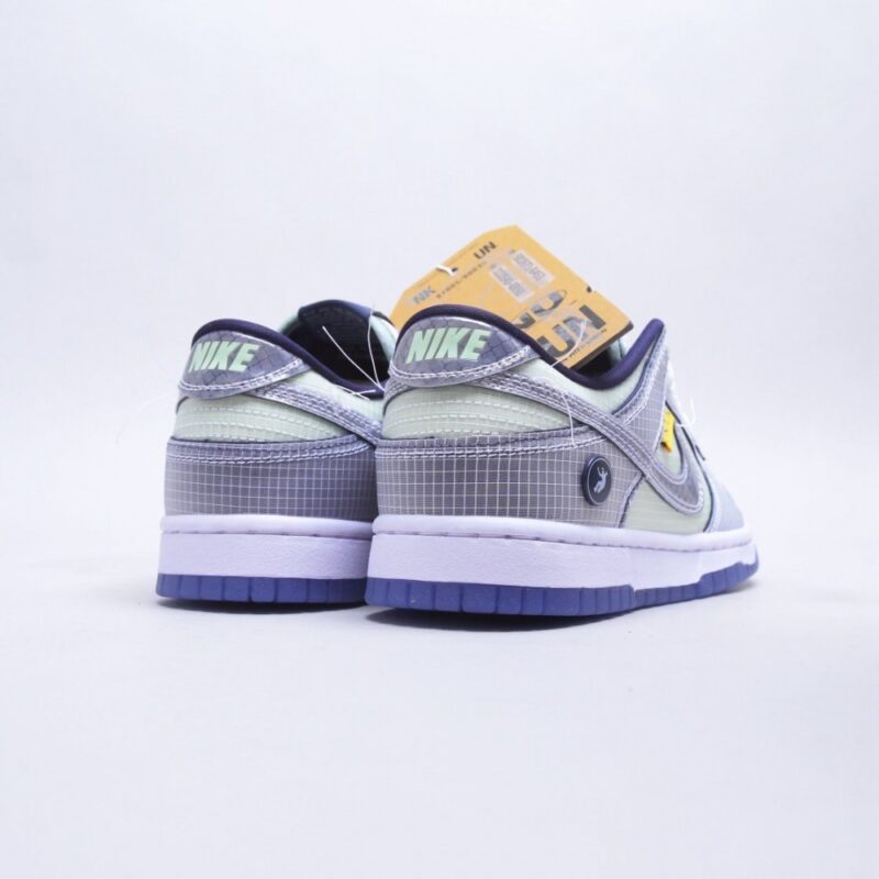 【AT2727】Nike SB Dunk Low "Mummy" ナイキSBダンクロー「ミイラ」グローオールドMUMMY」SBバックボードはファッションカジュアルスニーカーDM0774-111のシューズボディは明るい灰色で表現され、麻布素材でミイラが包まれたようなスタイルが展開され、粗野な毛縁が独特な質感をもたらします。