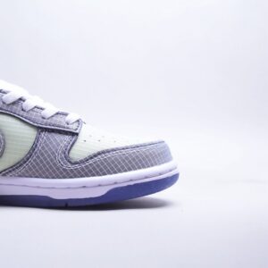 【AT2727】Nike SB Dunk Low "Mummy" ナイキSBダンクロー「ミイラ」グローオールドMUMMY」SBバックボードはファッションカジュアルスニーカーDM0774-111のシューズボディは明るい灰色で表現され、麻布素材でミイラが包まれたようなスタイルが展開され、粗野な毛縁が独特な質感をもたらします。