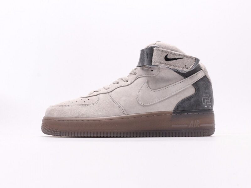【AT2735】Nike AIR FORCE 1‘07 エアフォースワン07は、オールマッチのカジュアルスポーツシューズです。
