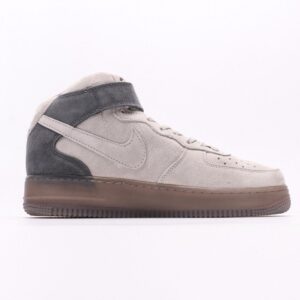 【AT2735】Nike AIR FORCE 1‘07 エアフォースワン07は、オールマッチのカジュアルスポーツシューズです。