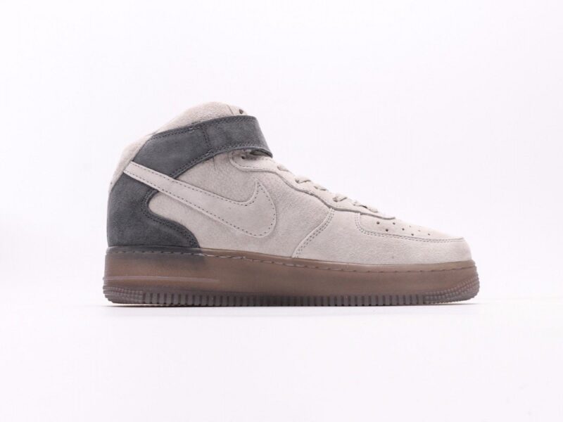 【AT2735】Nike AIR FORCE 1‘07 エアフォースワン07は、オールマッチのカジュアルスポーツシューズです。