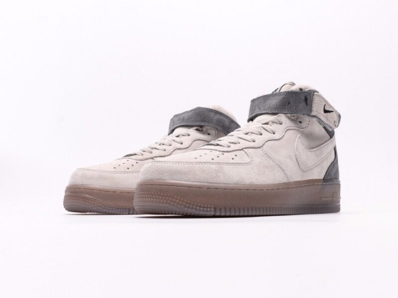 【AT2735】Nike AIR FORCE 1‘07 エアフォースワン07は、オールマッチのカジュアルスポーツシューズです。