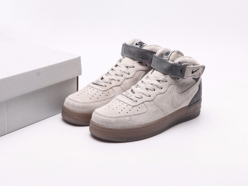 【AT2735】Nike AIR FORCE 1‘07 エアフォースワン07は、オールマッチのカジュアルスポーツシューズです。