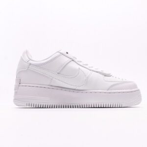 【AT2740】Nike WMNS Air Force 1 ナイキWMNS Air Force 1 Shadowは、マカロン色の軽量のハイトップスニーカー。クラシックなデザインに遊び心の要素を注入しました。