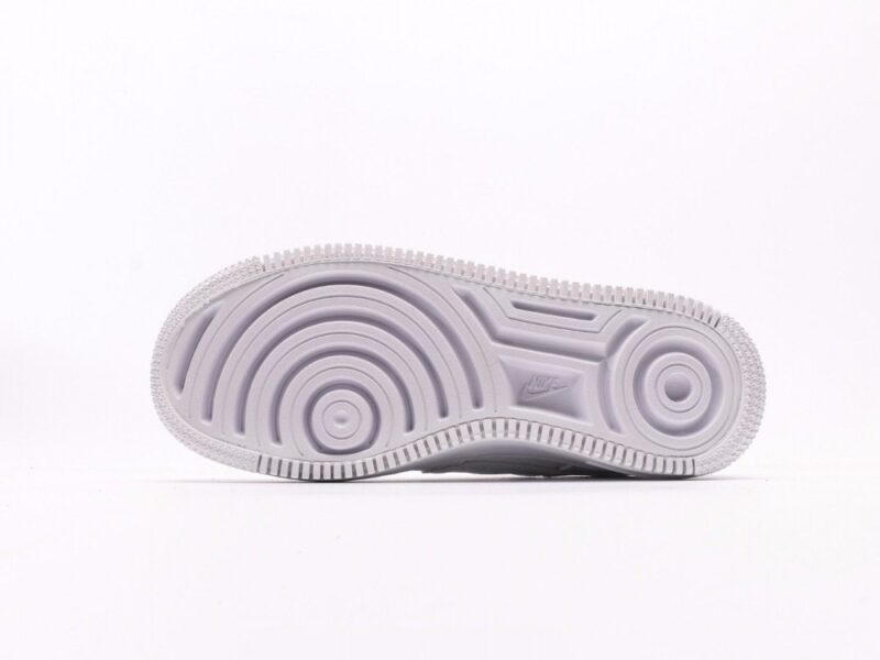 【AT2740】Nike WMNS Air Force 1 ナイキWMNS Air Force 1 Shadowは、マカロン色の軽量のハイトップスニーカー。クラシックなデザインに遊び心の要素を注入しました。