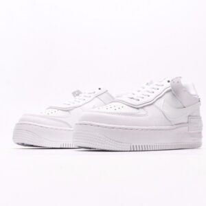 【AT2740】Nike WMNS Air Force 1 ナイキWMNS Air Force 1 Shadowは、マカロン色の軽量のハイトップスニーカー。クラシックなデザインに遊び心の要素を注入しました。