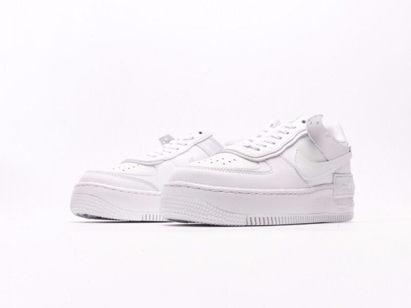 【AT2740】Nike WMNS Air Force 1 ナイキWMNS Air Force 1 Shadowは、マカロン色の軽量のハイトップスニーカー。クラシックなデザインに遊び心の要素を注入しました。