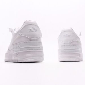 【AT2740】Nike WMNS Air Force 1 ナイキWMNS Air Force 1 Shadowは、マカロン色の軽量のハイトップスニーカー。クラシックなデザインに遊び心の要素を注入しました。