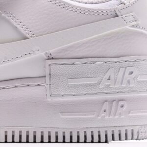 【AT2740】Nike WMNS Air Force 1 ナイキWMNS Air Force 1 Shadowは、マカロン色の軽量のハイトップスニーカー。クラシックなデザインに遊び心の要素を注入しました。